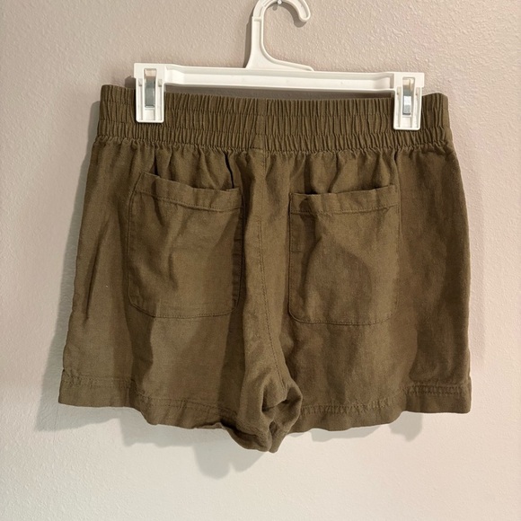 Old Navy Women's Olive Linen Blend High Waist Shorts - Picture 4 of 6